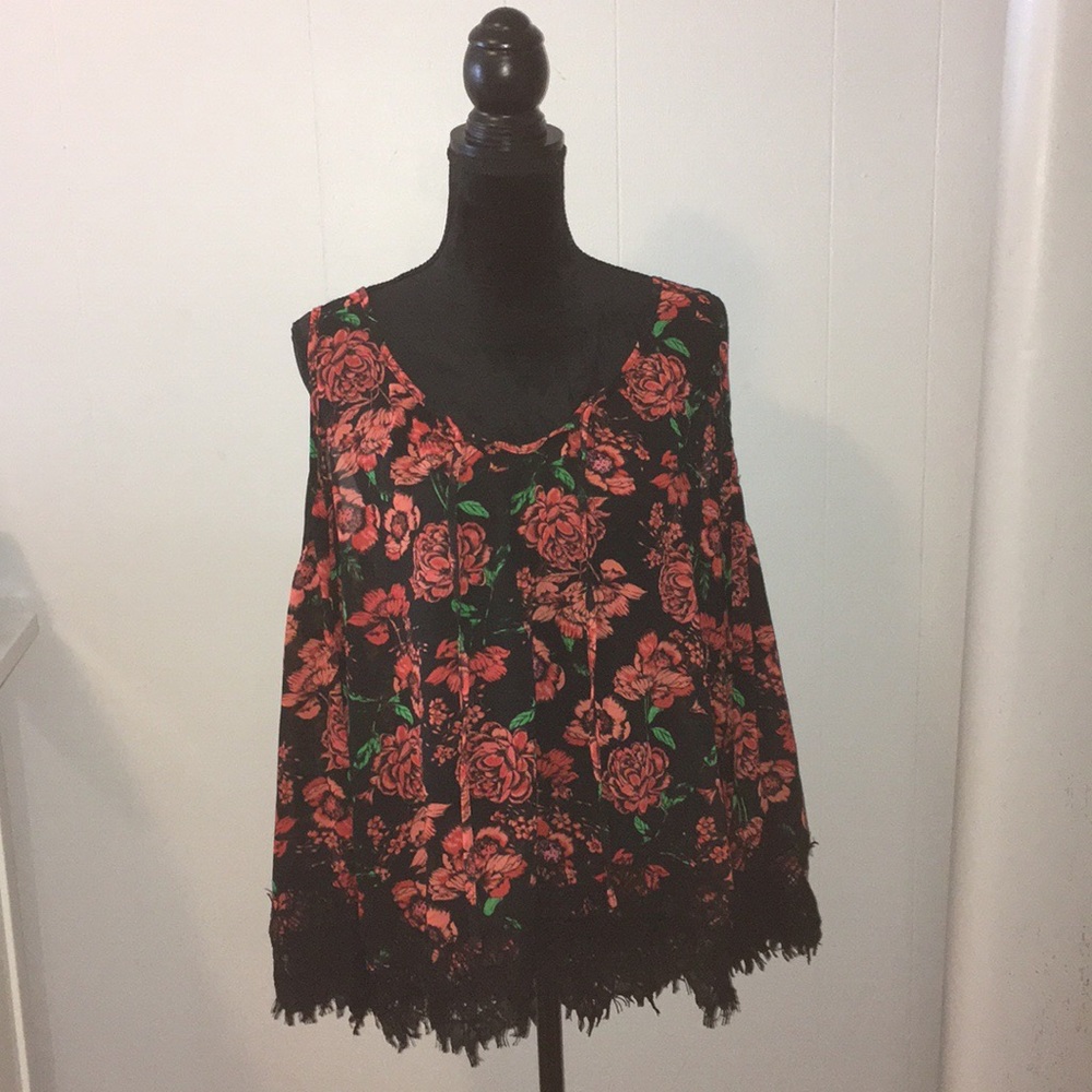 ❗️FINAL❗️iJeans By Buffalo Cold Shoulder Floral